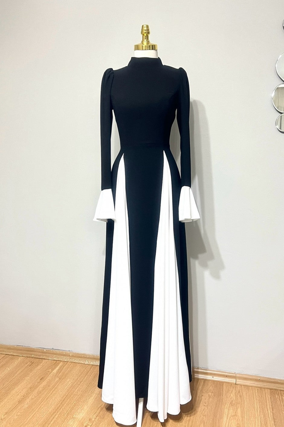 Muhtarma Rrr Noira Black and White Dress – Muhtarma